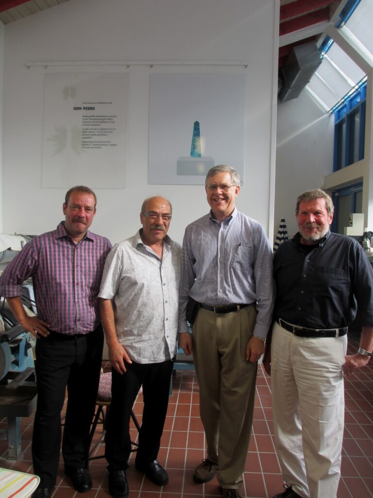 Tom Munsteiner (a sinistra), Bernd, il Dr. Jeffrey Post e Hans-Jürgen Henn, nella casa/laboratorio di Munsteiner