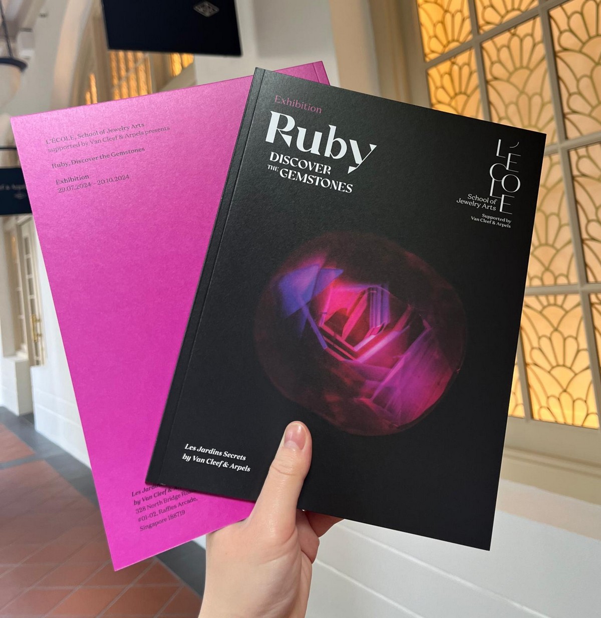 Il booklet “Photomicrography: Intersection of Art & Science” rilasciato in occasione della mostra “Ruby”