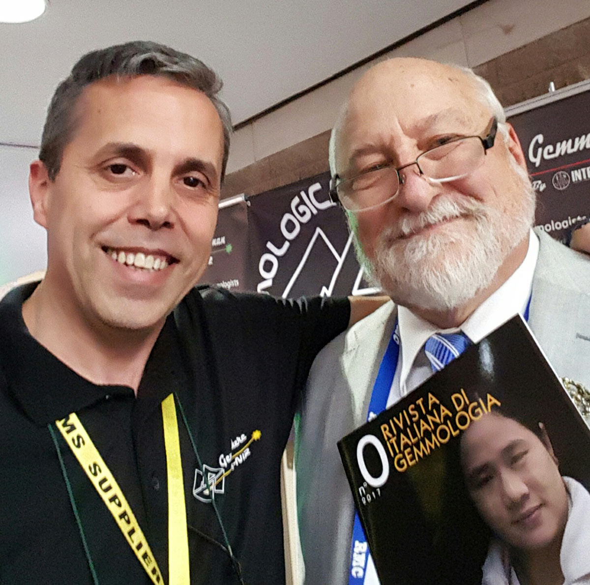 Alberto Scarani e Craig Lynch nel 2017 mostrano il n.0 di IGR – Rivista Italiana di Gemmologia