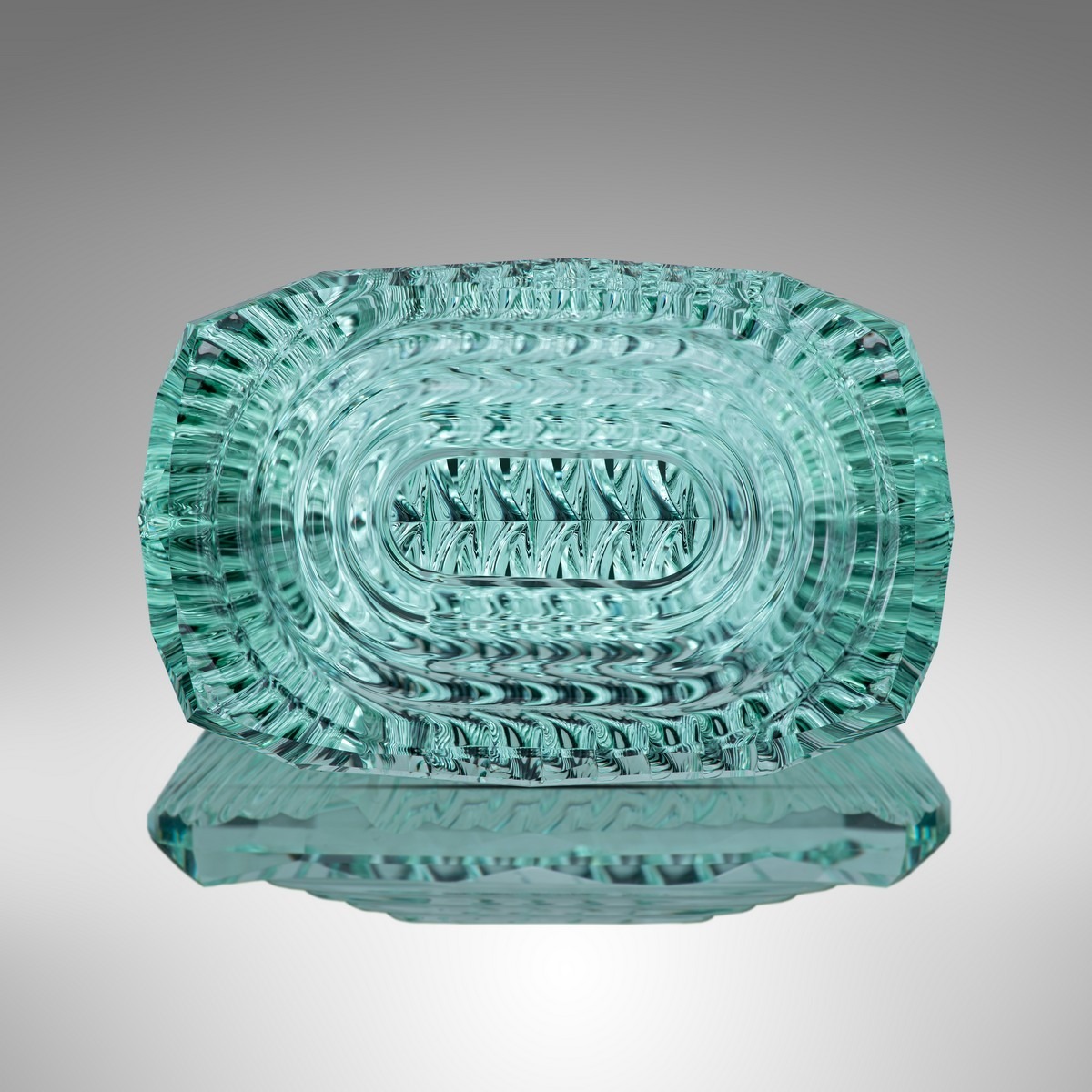 Acquamarina da 54 carati con padiglione ad onda e corona nouveau deco, di Lee Haynes, LWH Gems