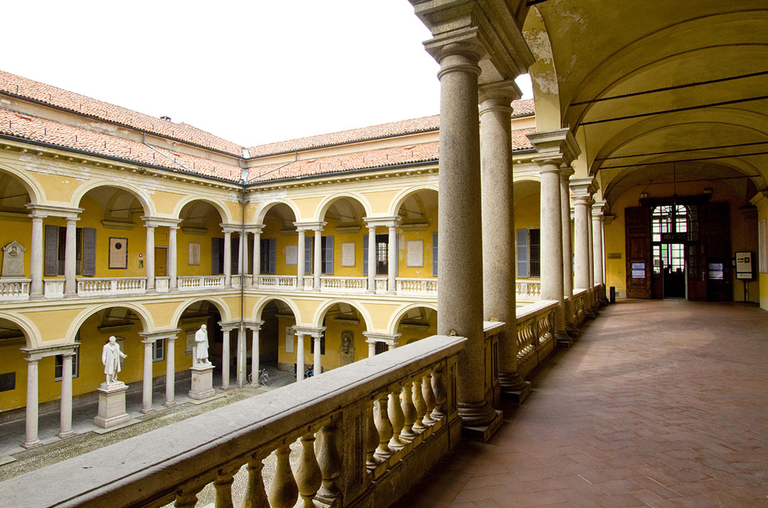 Cortile delle statue dell’Università di Pavia
