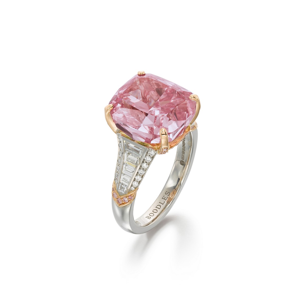 Il Glowing Rose risanta in un anello firmato Boodles