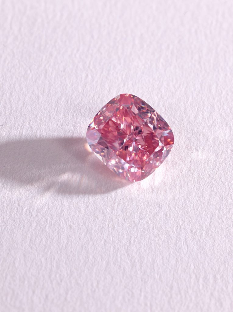 Il Glowing Rose in un elegante taglio cuscino