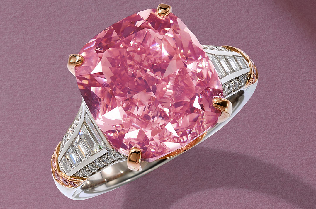 La star dell’asta Sotheby’s di Ginevra sarà il Glowing Rose, diamante ...