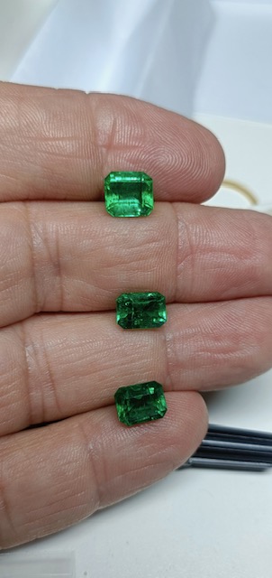 Smeraldi naturali dello Zambia, minor enhancement, peso 2 carati circa.